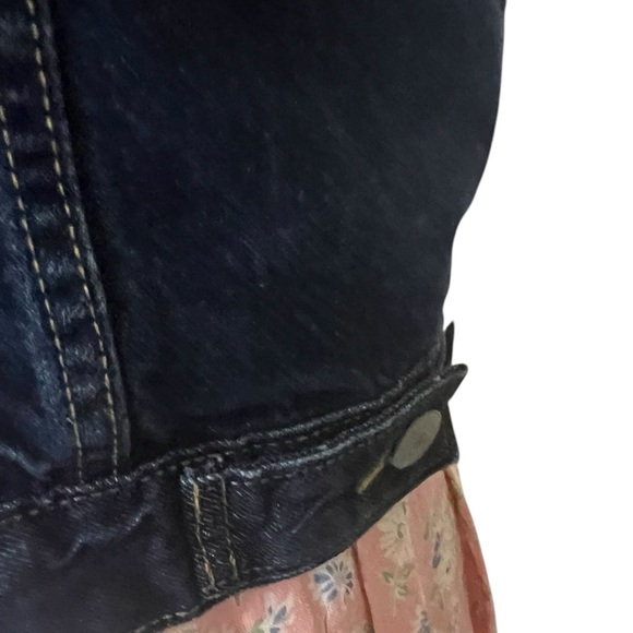 Levi’s women’s navy denim jeans jacketed in excellentnt condition newer sz small - Picture 5 of 8